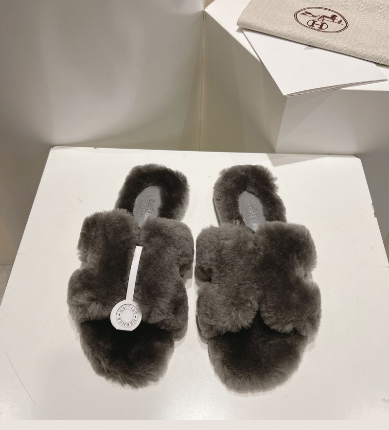 H**mes slippers